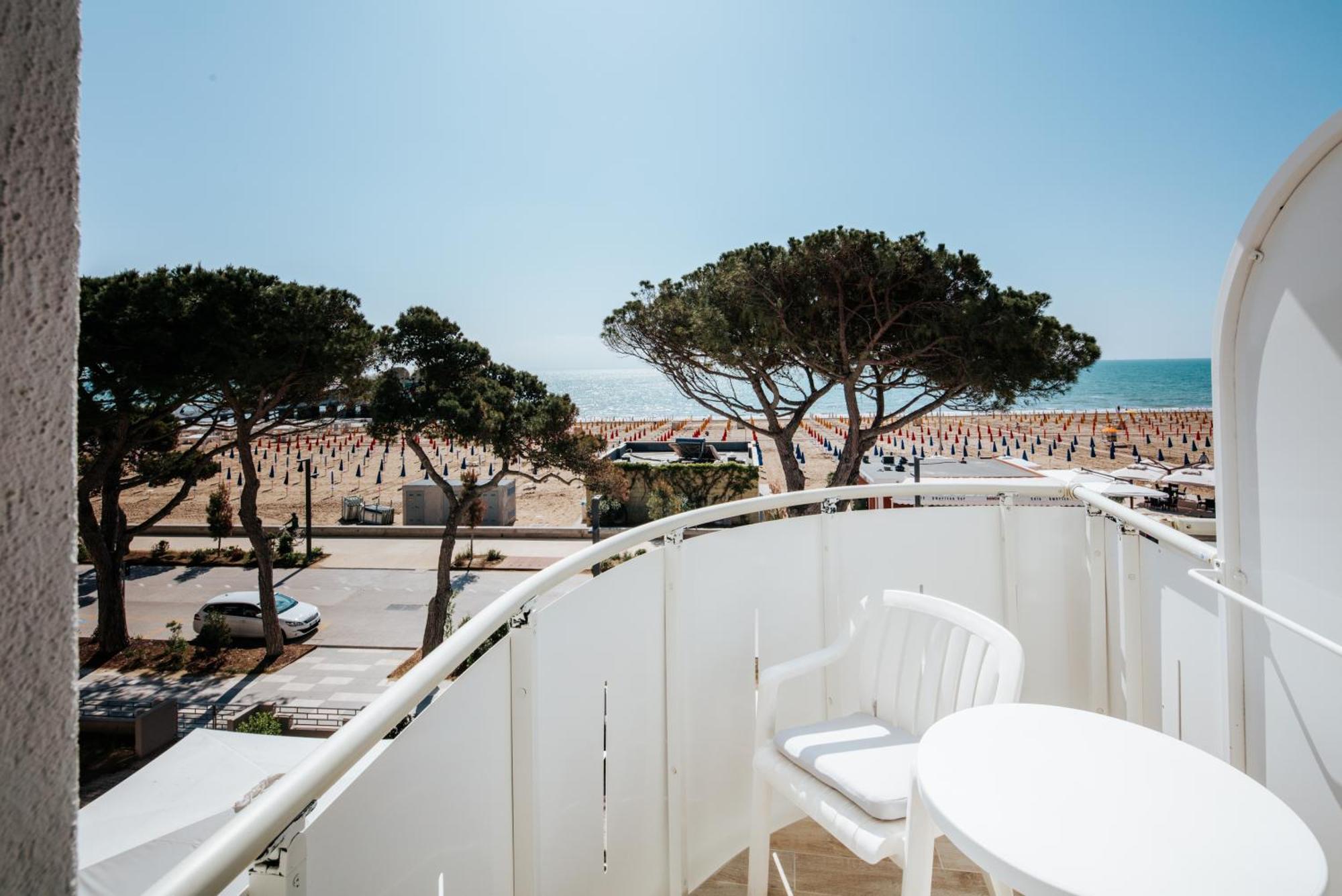Hotel Luna Centrale Lignano Sabbiadoro Luaran gambar