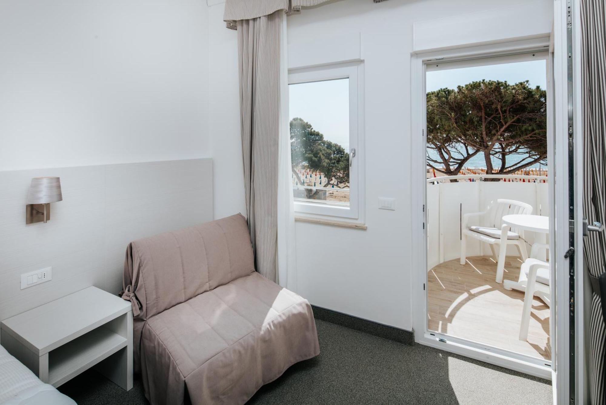 Hotel Luna Centrale Lignano Sabbiadoro Luaran gambar